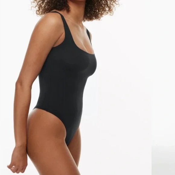 🌞ARITZIA Babaton Contour Square Neck Tank Bodysuit Black Size 2XS - Picture 2 of 3